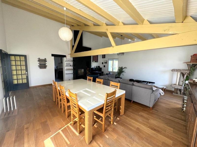 Maison - 219 m² - 9 pièces
