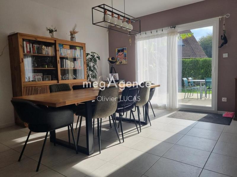 Maison - 225 m² - 8 pièces