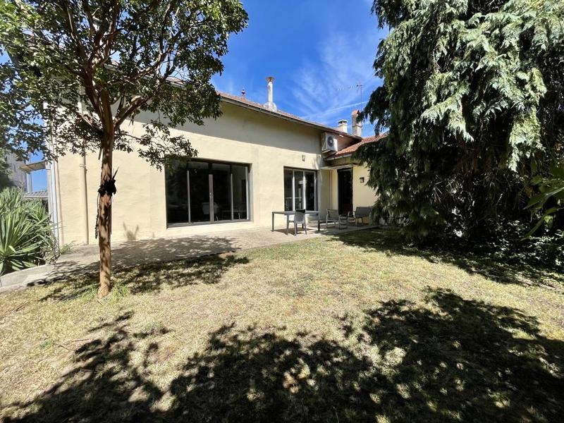 Villa - 298 m² - 8 pièces