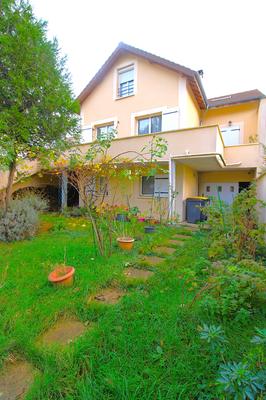 Maison - 263 m² - 11 pièces