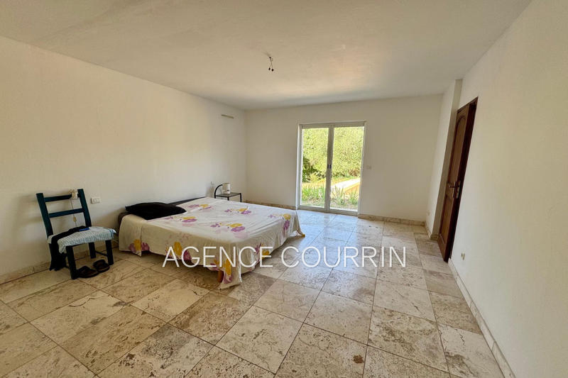 Maison - 205 m² - 5 pièces