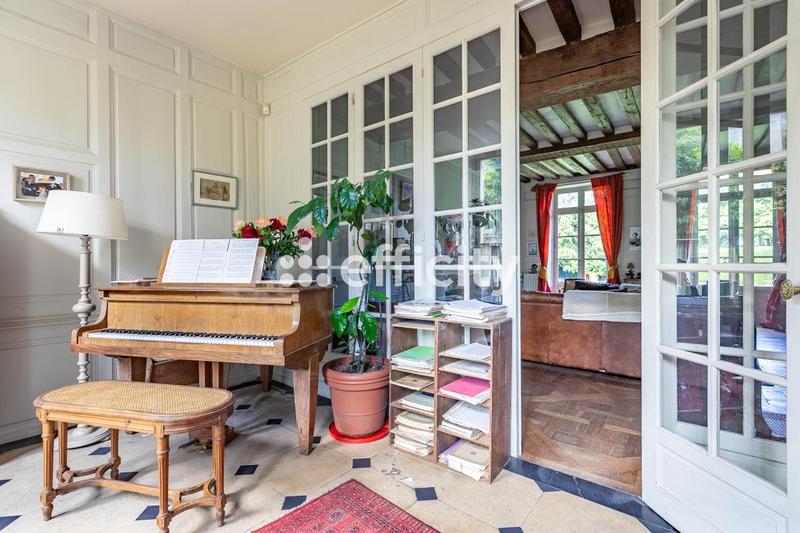 Maison - 463 m² - 12 pièces