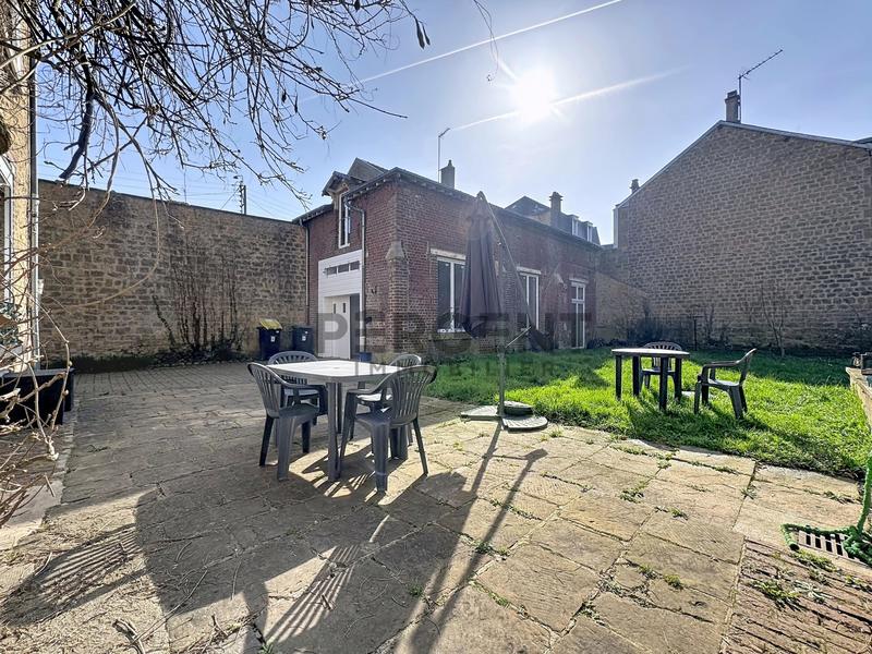 Maison - 211 m² - 10 pièces