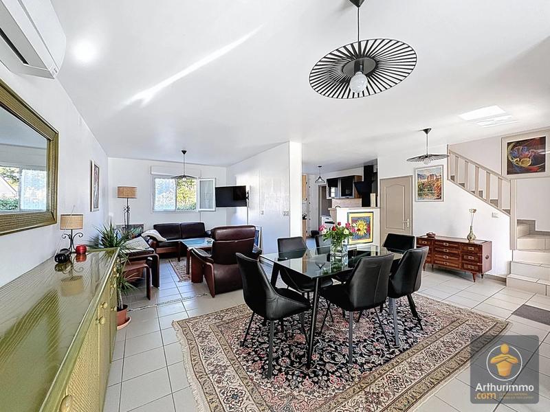 Maison - 90 m² - 3 pièces