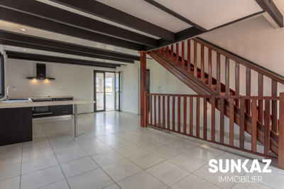 Maison - 93 m² - 5 pièces