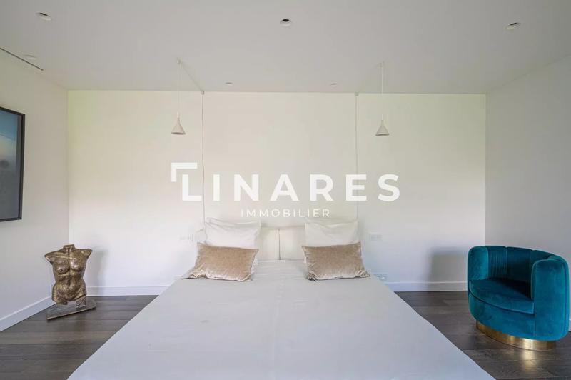 Villa - 300 m² - 6 pièces