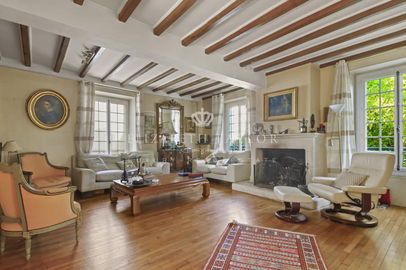 Propriété - 230 m² - 9 pièces