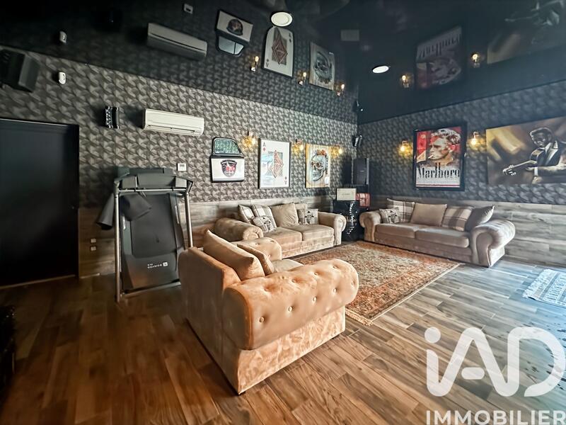 Maison - 212 m² - 7 pièces