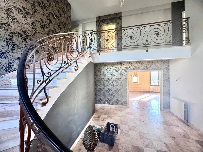 Maison - 252 m² - 9 pièces