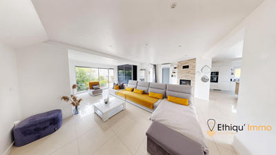 Maison - 251 m² - 8 pièces