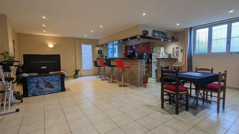 Maison - 220 m² - 10 pièces