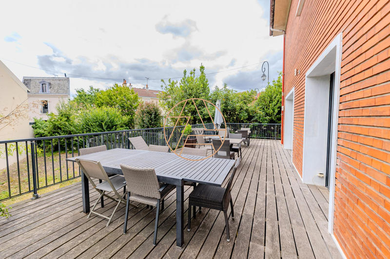 Maison - 331 m² - 9 pièces