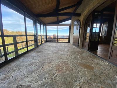 Maison - 224 m² - 6 pièces