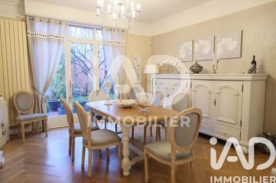 Maison - 225 m² - 9 pièces