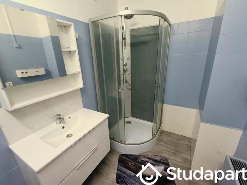 Chambre - 93 m² - 1 pièce