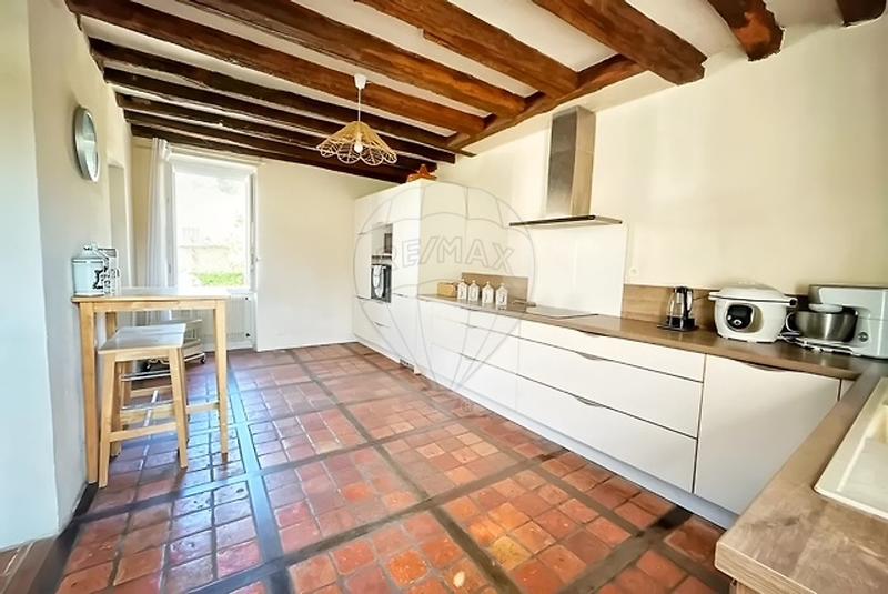 Maison - 242 m² - 6 pièces