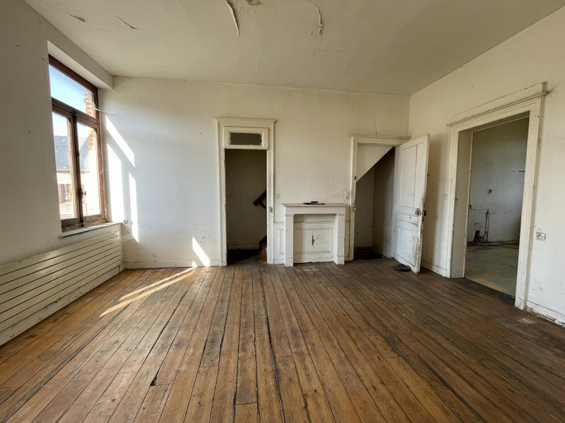 Maison - 300 m² - 3 pièces