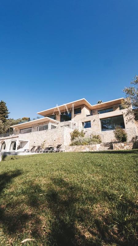 Villa - 370 m² - 8 pièces