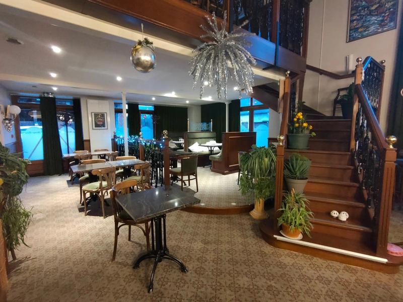 Magasins - 270 m² - 7 pièces