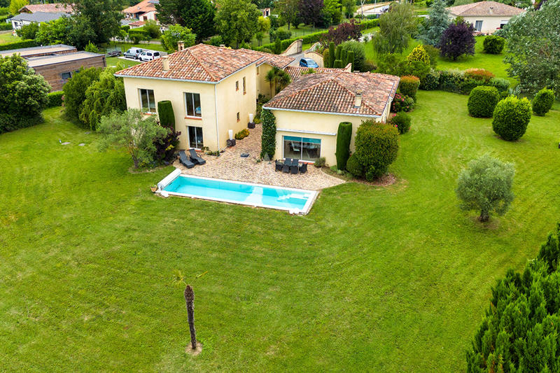 Maison - 408 m² - 7 pièces