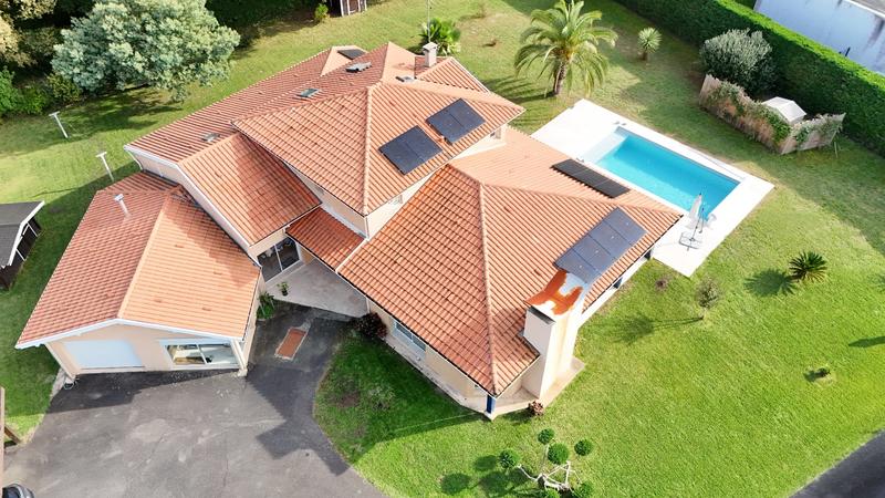 Maison contemporaine - 220 m² - 9 pièces