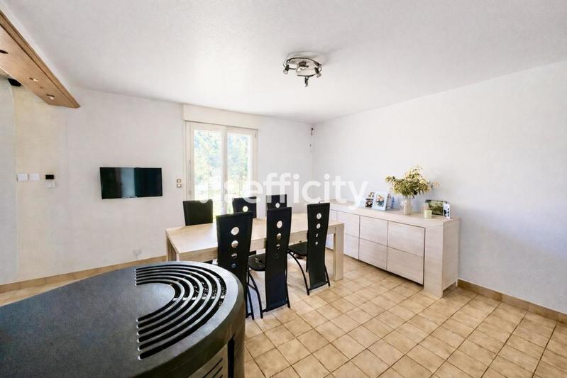 Maison - 140 m² - 8 pièces