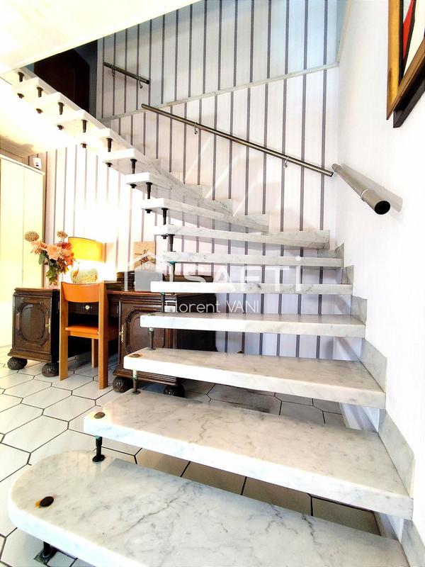 Maison - 230 m² - 12 pièces