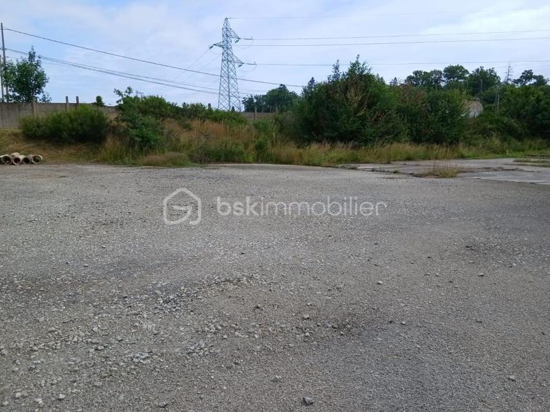 Terrain industriel - 1 200 m²
