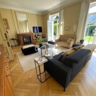 Maison - 260 m² - 8 pièces