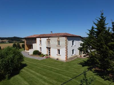 Maison - 200 m² - 7 pièces