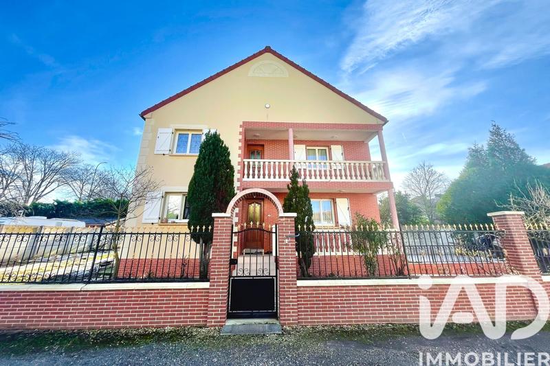 Maison - 215 m² - 8 pièces