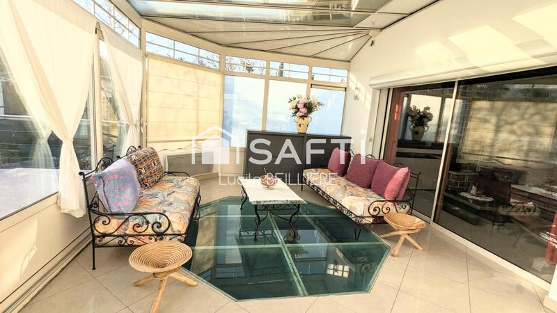 Maison - 221 m² - 8 pièces