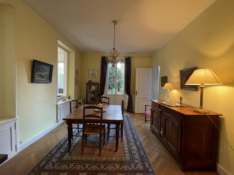 Propriété - 240 m² - 11 pièces