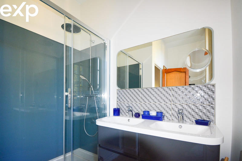 Maison - 300 m² - 9 pièces