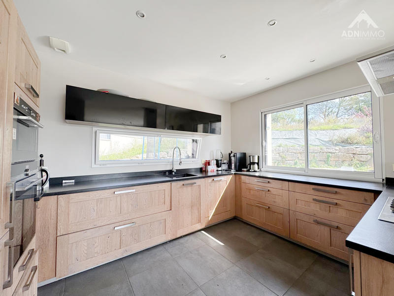 Maison - 280 m² - 6 pièces