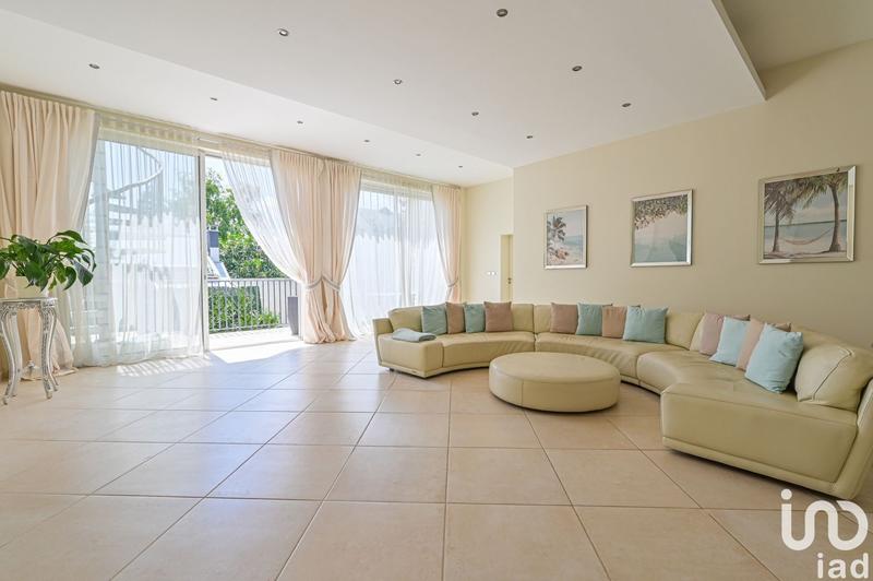 Maison - 421 m² - 5 pièces