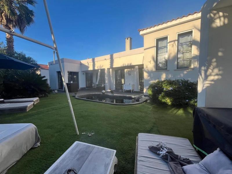 Maison - 230 m² - 10 pièces