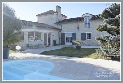 Maison - 210 m² - 7 pièces