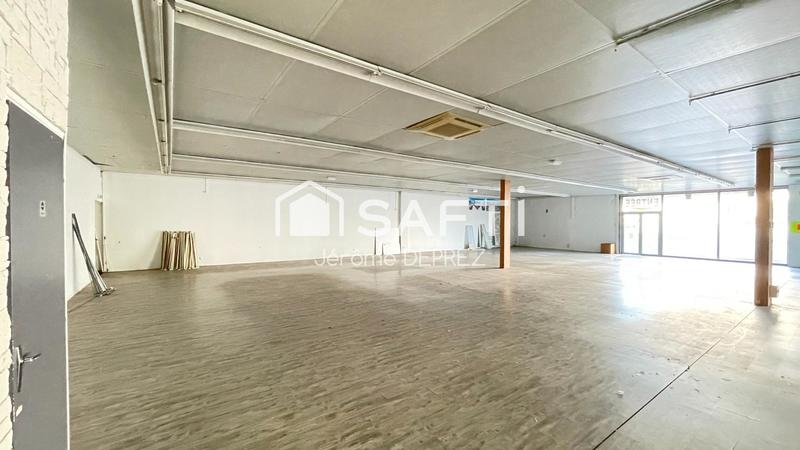 Local commercial - 657 m² - 1 pièce