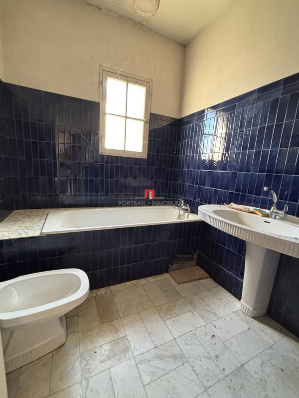 Maison - 225 m² - 8 pièces