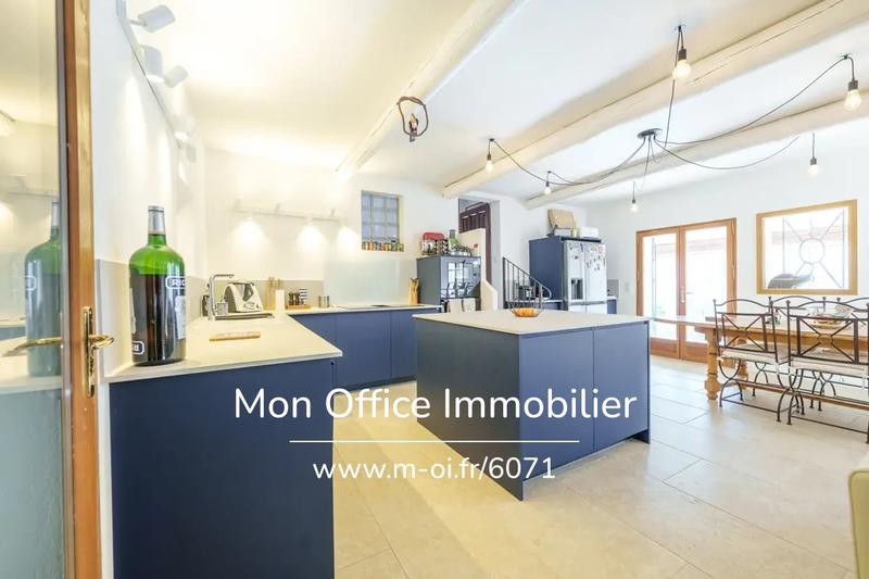 Villa - 200 m² - 8 pièces