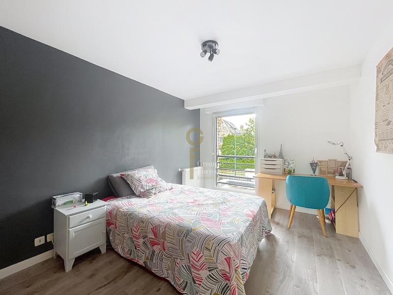 Maison - 212 m² - 9 pièces