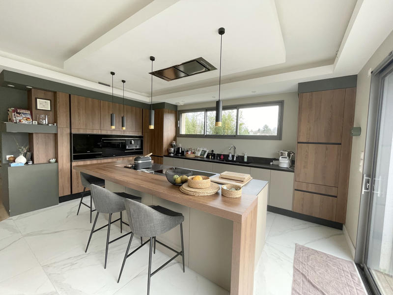 Maison - 217 m² - 6 pièces