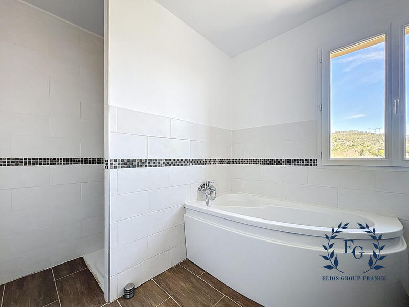 Maison - 153 m² - 6 pièces