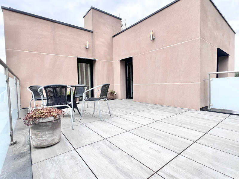 Propriété - 190 m² - 6 pièces