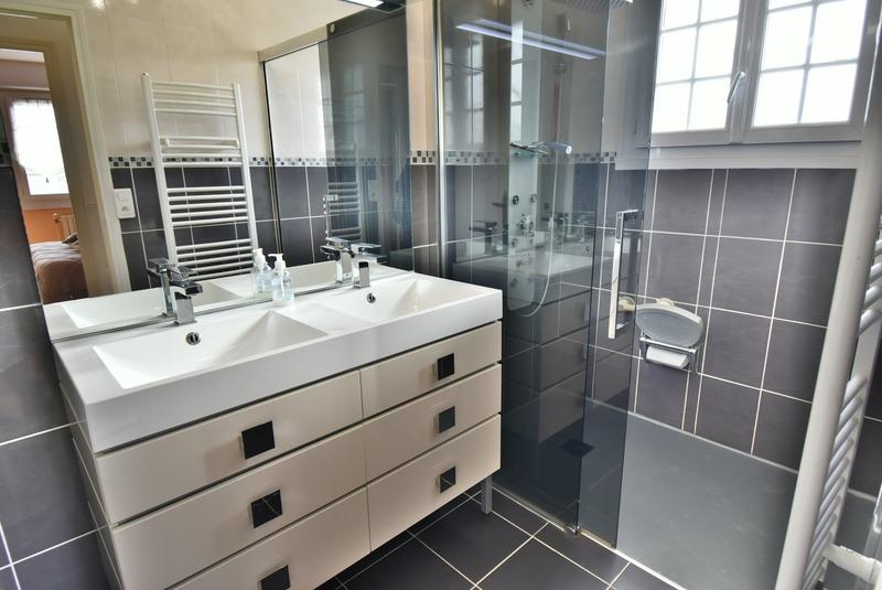 Maison - 96 m² - 6 pièces