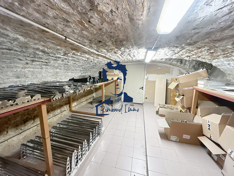 Local d'activités - 345 m²