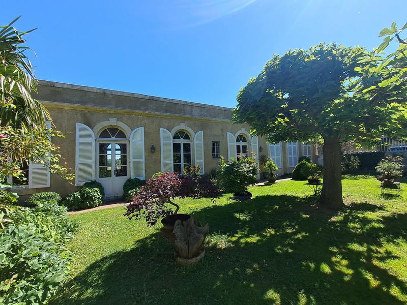 Maison - 252 m² - 7 pièces