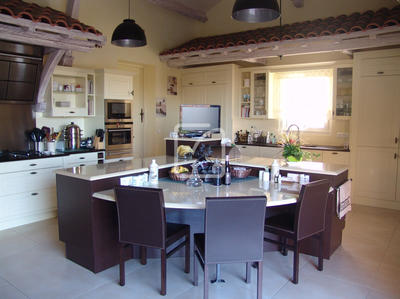 Propriété - 843 m² - 30 pièces