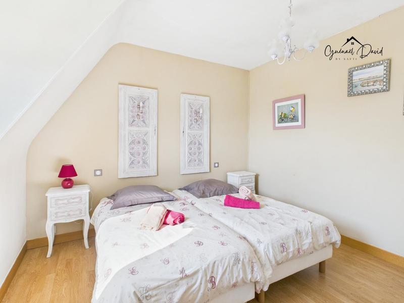 Villa - 214 m² - 9 pièces